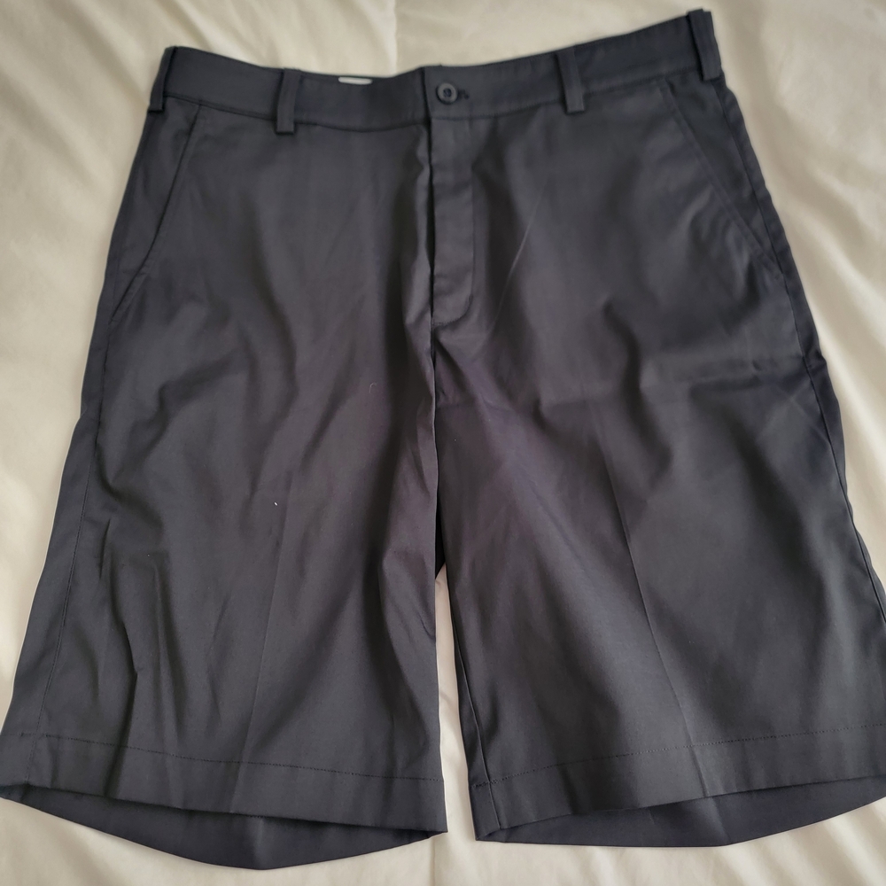 Nike Golf Men's Charcoal Flat Front Shorts Size 32